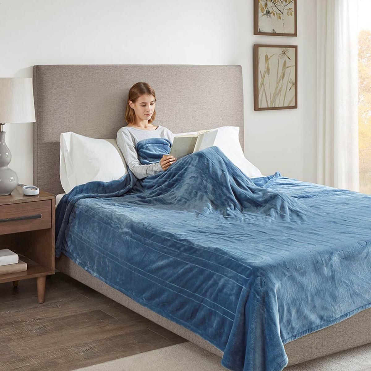  Beautyrest 100% Polyester Knitted Solid Microlight To Solid Microlight Heated Blanket - King