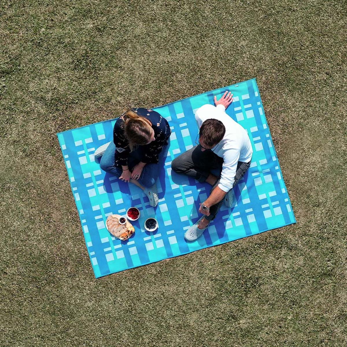  CGear Picnic Sand-Free Mat - 43in X 511in