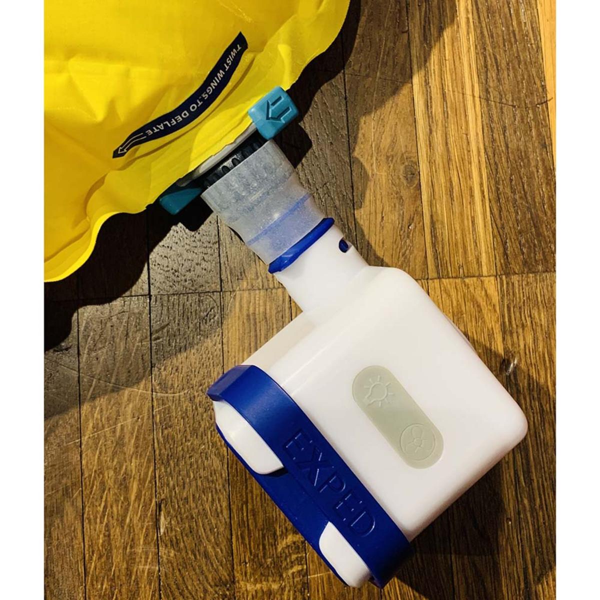  Exped Widget Electric Pump - White/Navy