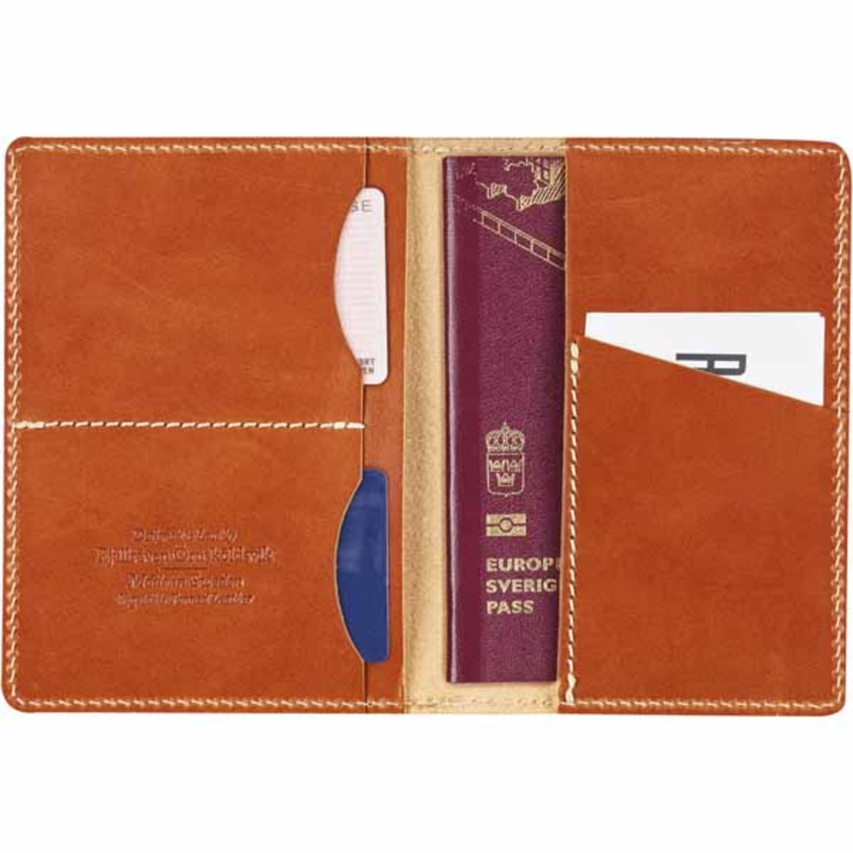  FjallRaven Leather Passport Cover