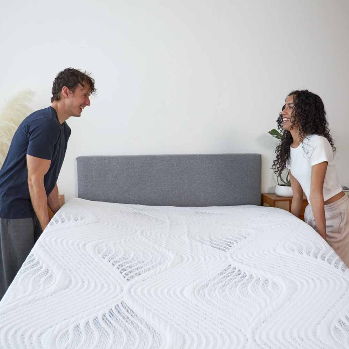  Hush 11in Smooth Top Iced Hybrid Mattress - Queen/White