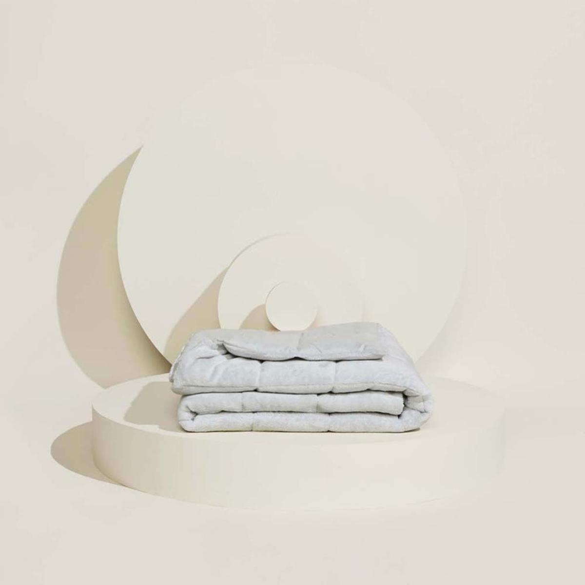  Slumber Cloud Outlast Plush Throw Blanket