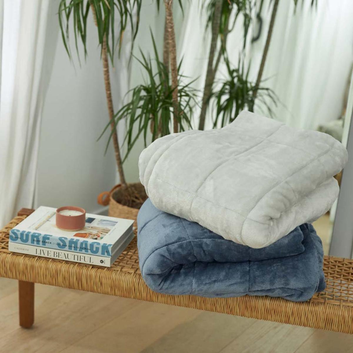  Slumber Cloud Outlast Plush Throw Blanket
