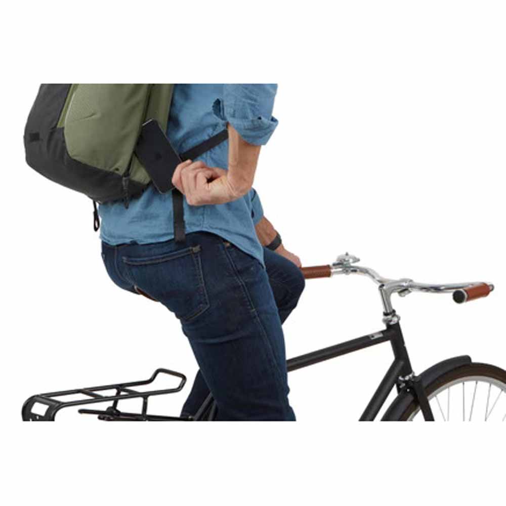  Thule Paramount Commuter 27L Backpack